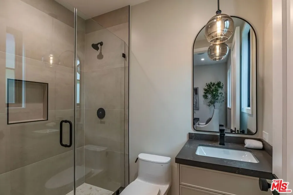 744 Iliff Street Los Angeles, CA 90272