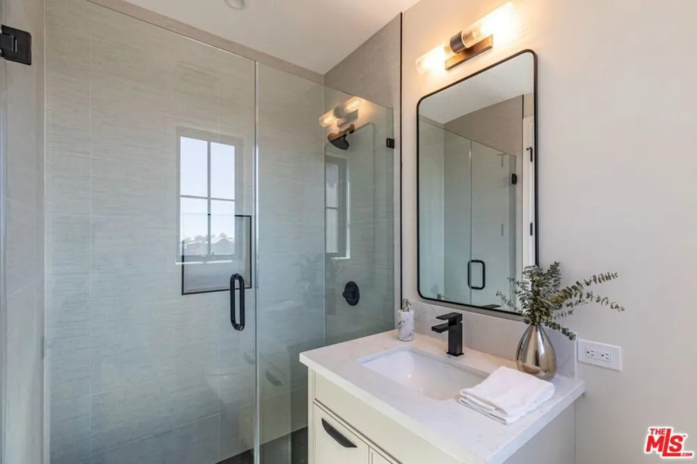 744 Iliff Street Los Angeles, CA 90272