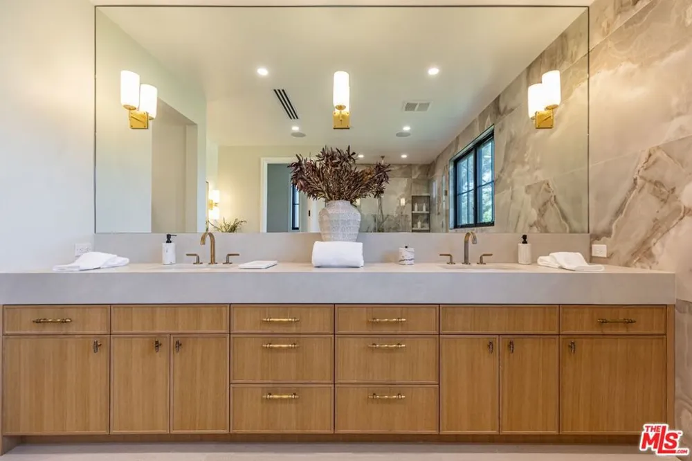 744 Iliff Street Los Angeles, CA 90272