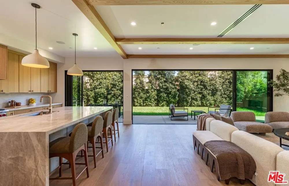 744 Iliff Street Los Angeles, CA 90272
