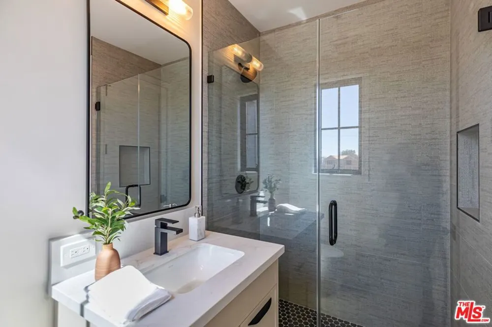 744 Iliff Street Los Angeles, CA 90272