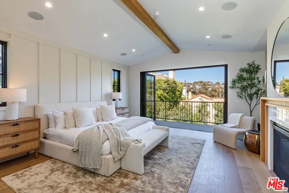 744 Iliff Street Los Angeles, CA 90272