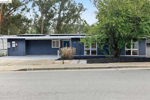 4528 Mattis CT