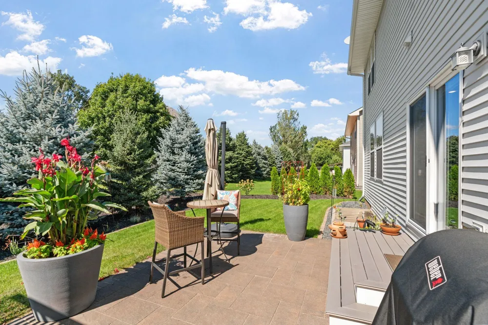1986 Red Oak Path Shakopee, MN 55379