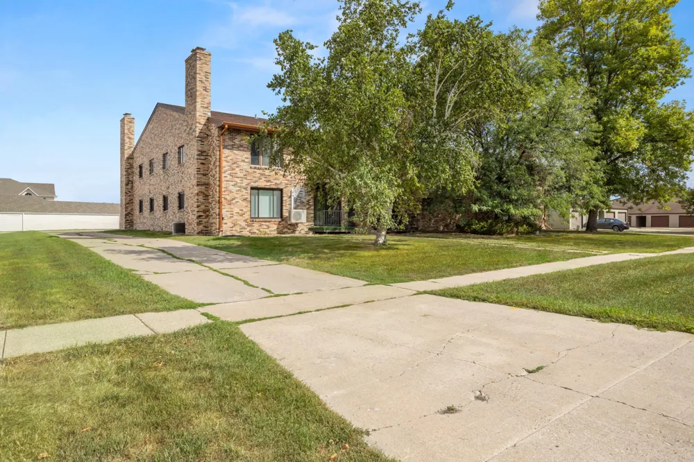 2308 18th Street S #H Fargo, ND 58103