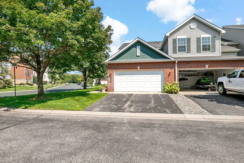 8012 Stratford Circle S Shakopee, MN 55379
