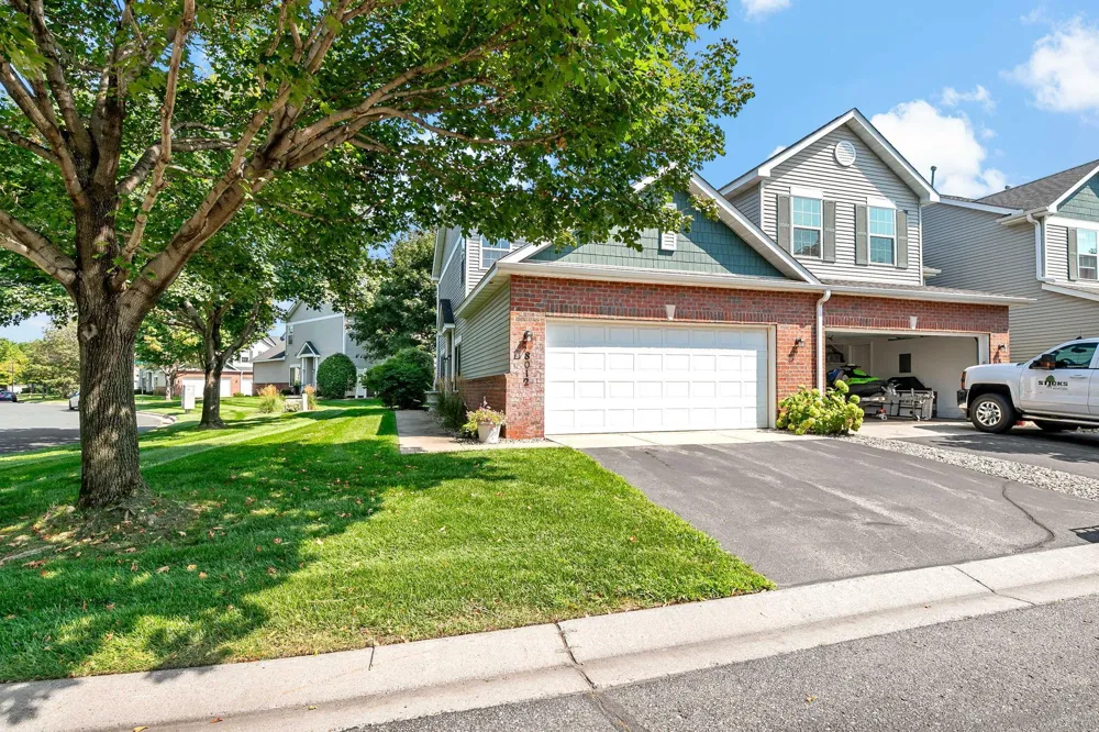 8012 Stratford Circle S Shakopee, MN 55379
