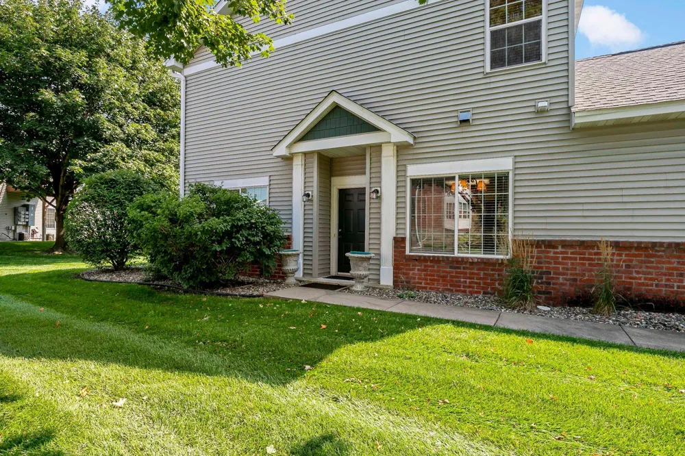 8012 Stratford Circle S Shakopee, MN 55379