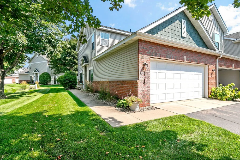 8012 Stratford Circle S Shakopee, MN 55379