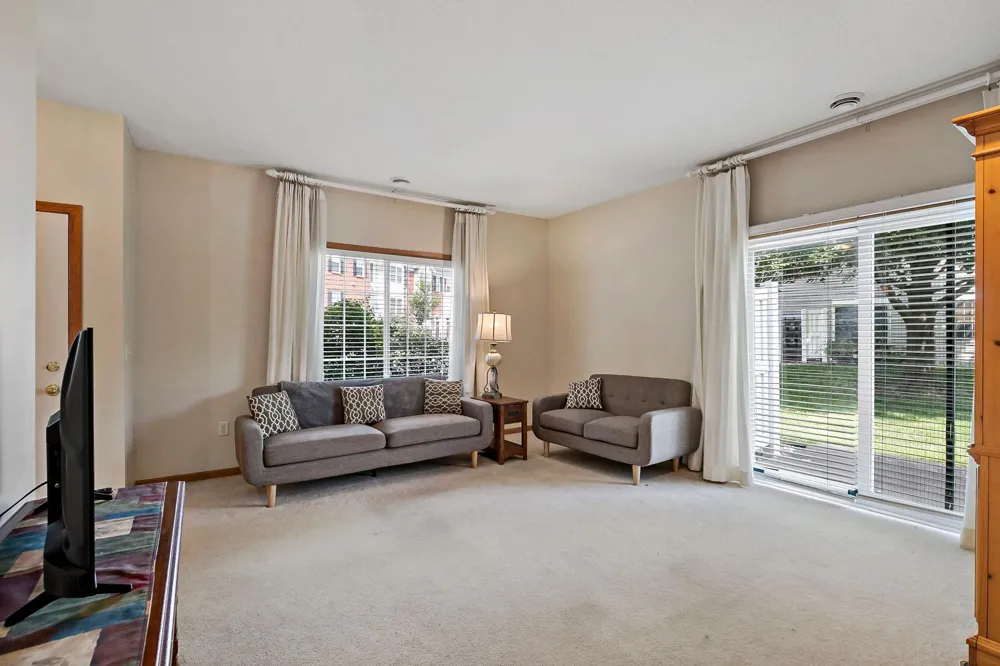 8012 Stratford Circle S Shakopee, MN 55379