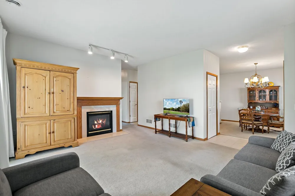 8012 Stratford Circle S Shakopee, MN 55379