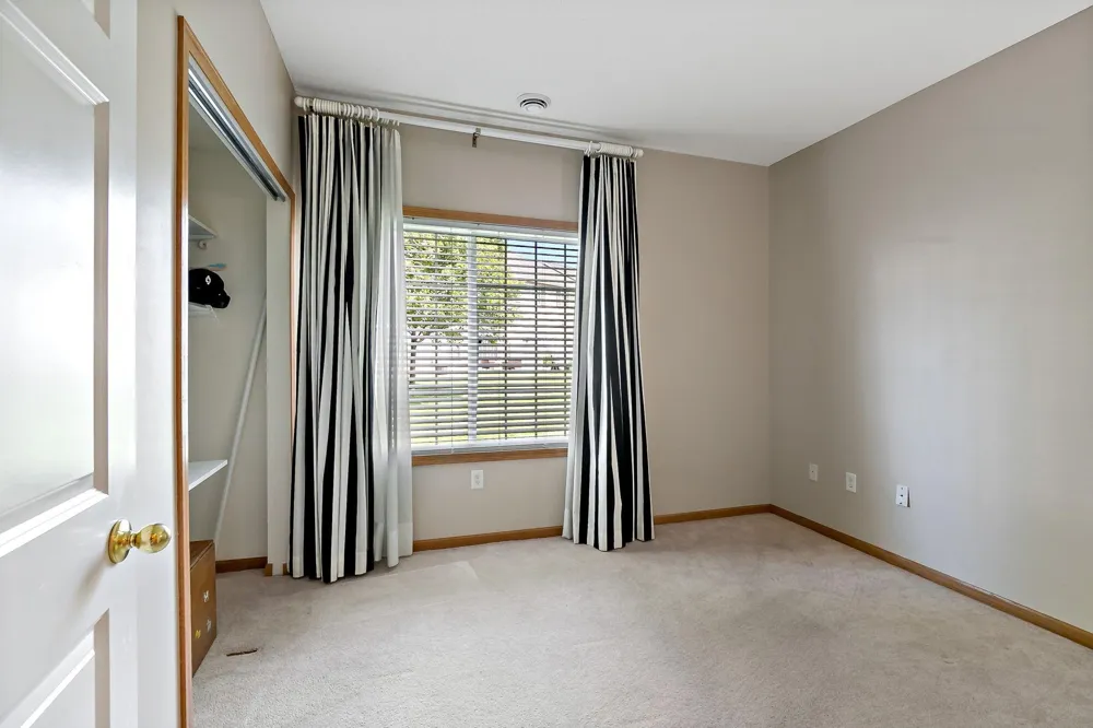 8012 Stratford Circle S Shakopee, MN 55379