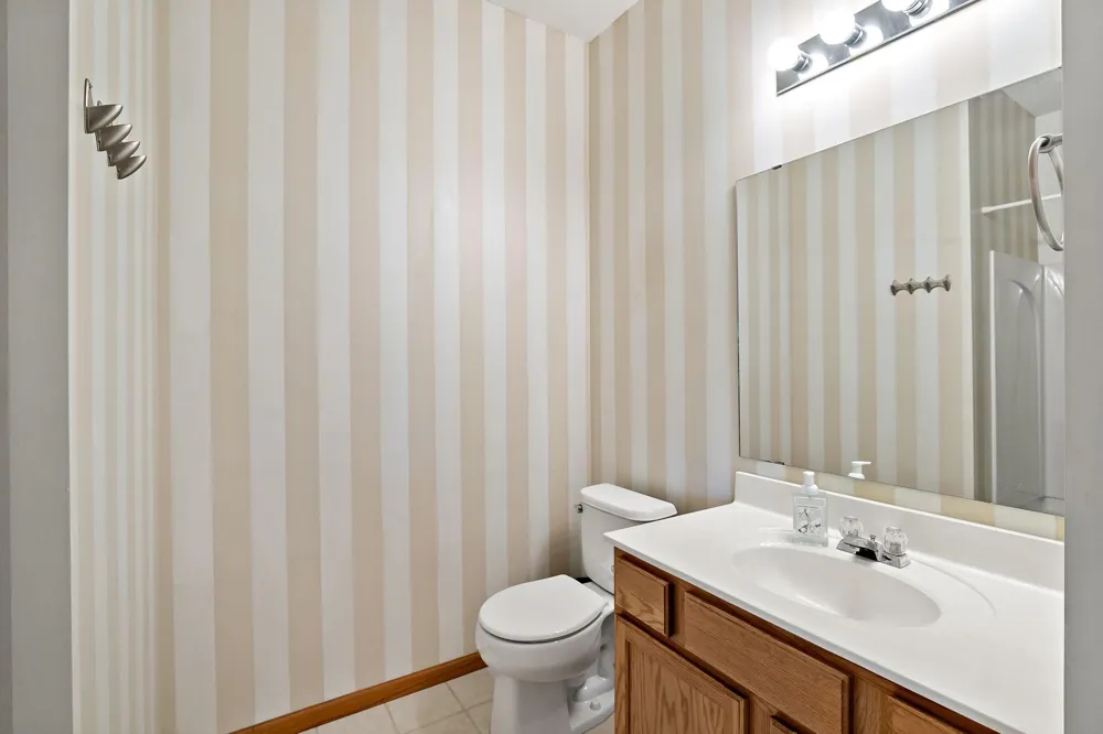 8012 Stratford Circle S Shakopee, MN 55379
