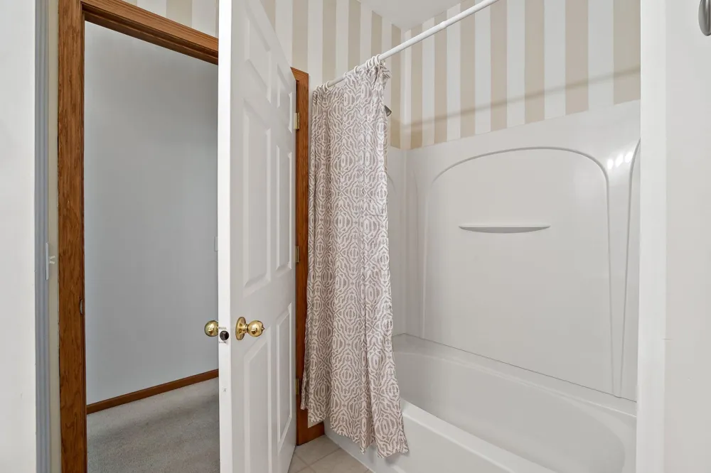 8012 Stratford Circle S Shakopee, MN 55379