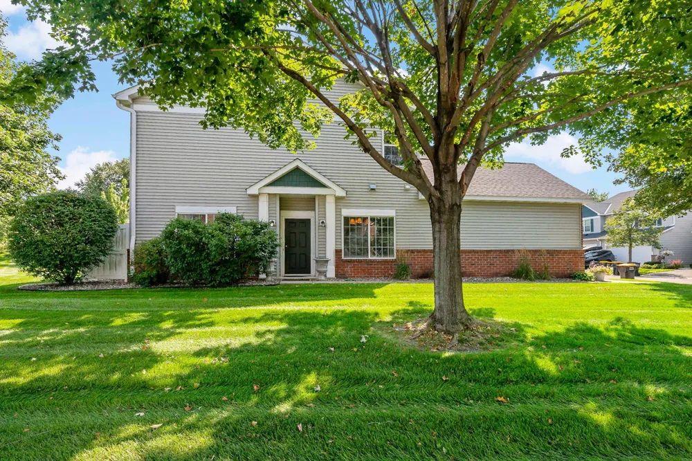 8012 Stratford Circle S Shakopee, MN 55379