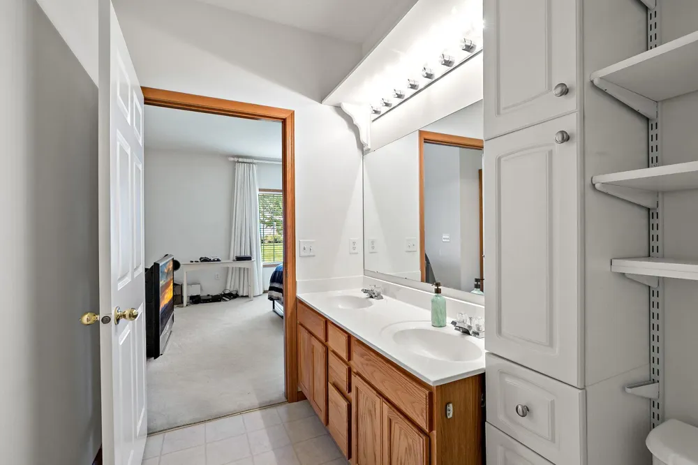 8012 Stratford Circle S Shakopee, MN 55379