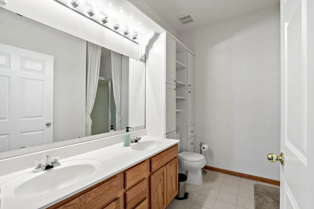 8012 Stratford Circle S Shakopee, MN 55379