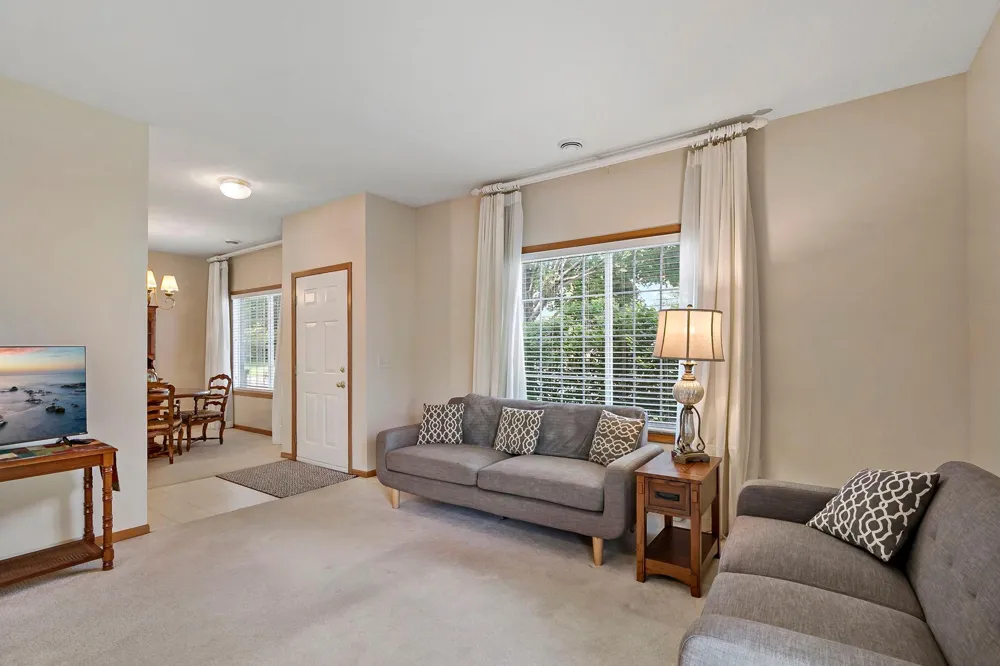 8012 Stratford Circle S Shakopee, MN 55379