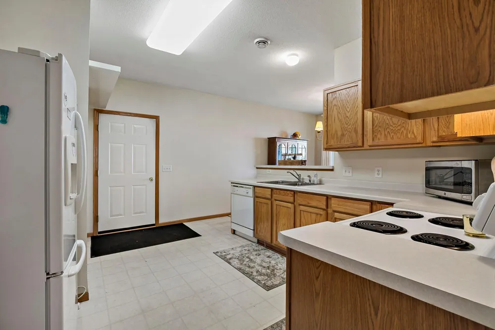 8012 Stratford Circle S Shakopee, MN 55379