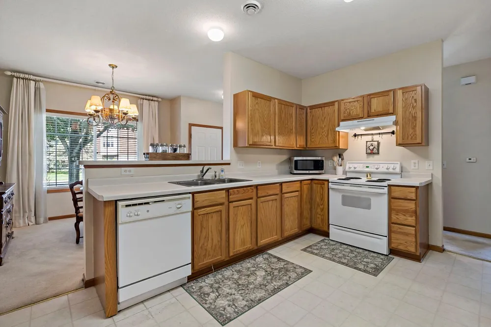 8012 Stratford Circle S Shakopee, MN 55379
