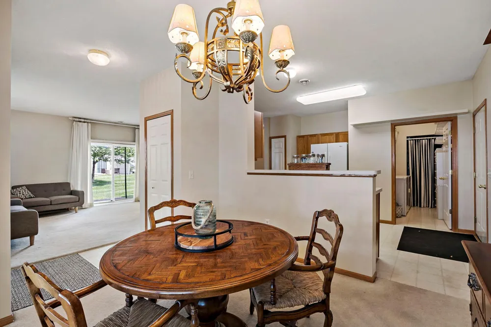 8012 Stratford Circle S Shakopee, MN 55379