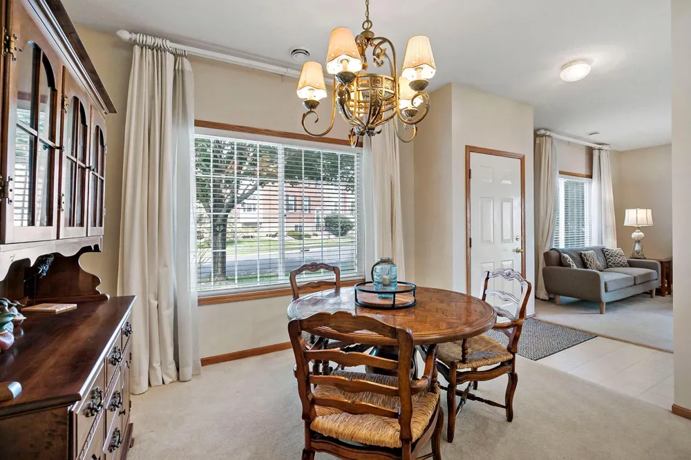 8012 Stratford Circle S Shakopee, MN 55379