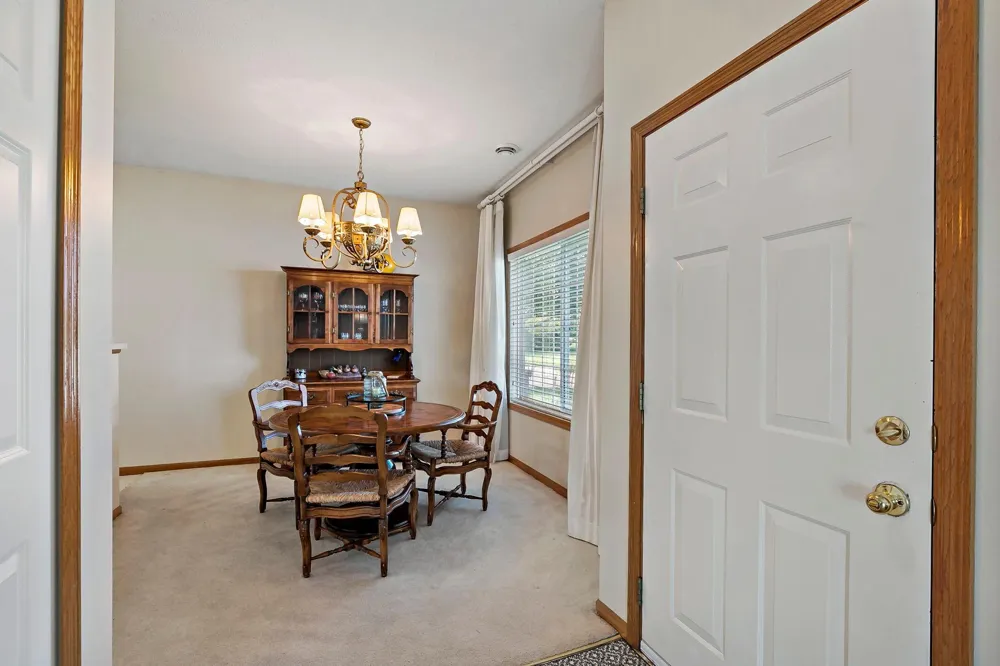 8012 Stratford Circle S Shakopee, MN 55379
