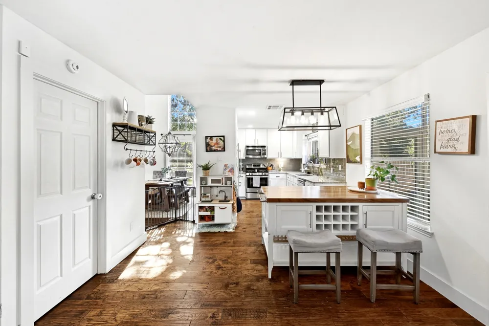 8014 Doe Meadow Drive Austin, TX 78749