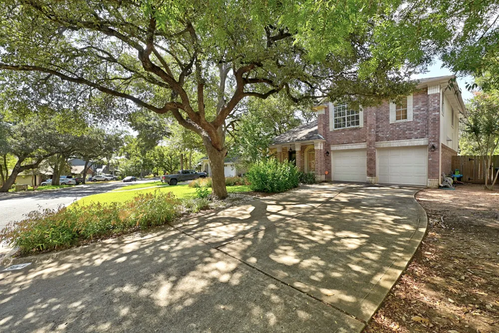 8014 Doe Meadow Drive Austin, TX 78749