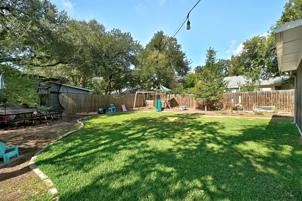 8014 Doe Meadow Drive Austin, TX 78749