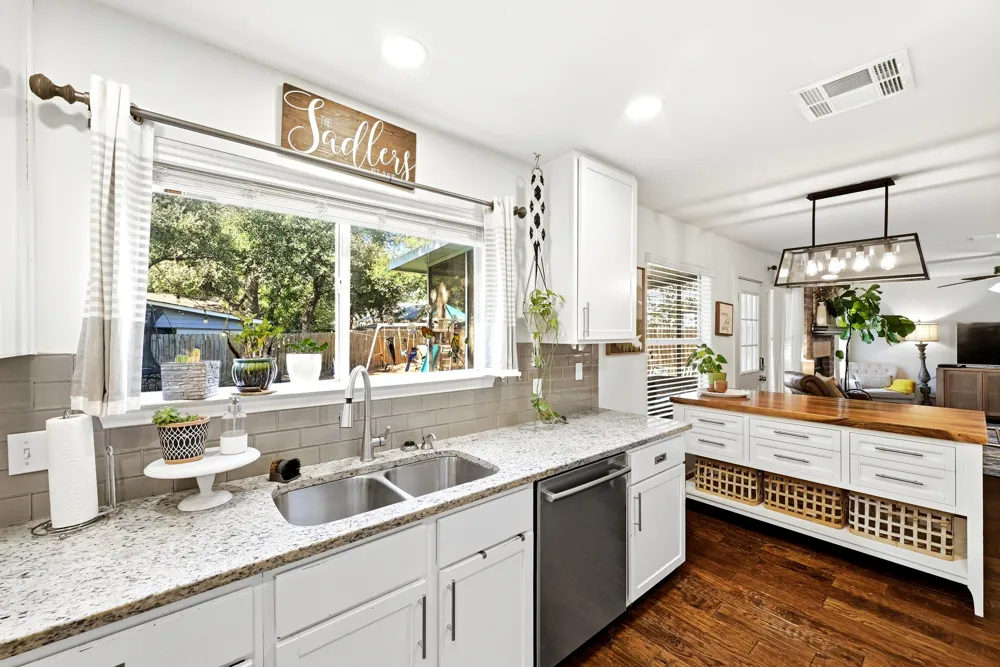 8014 Doe Meadow Drive Austin, TX 78749