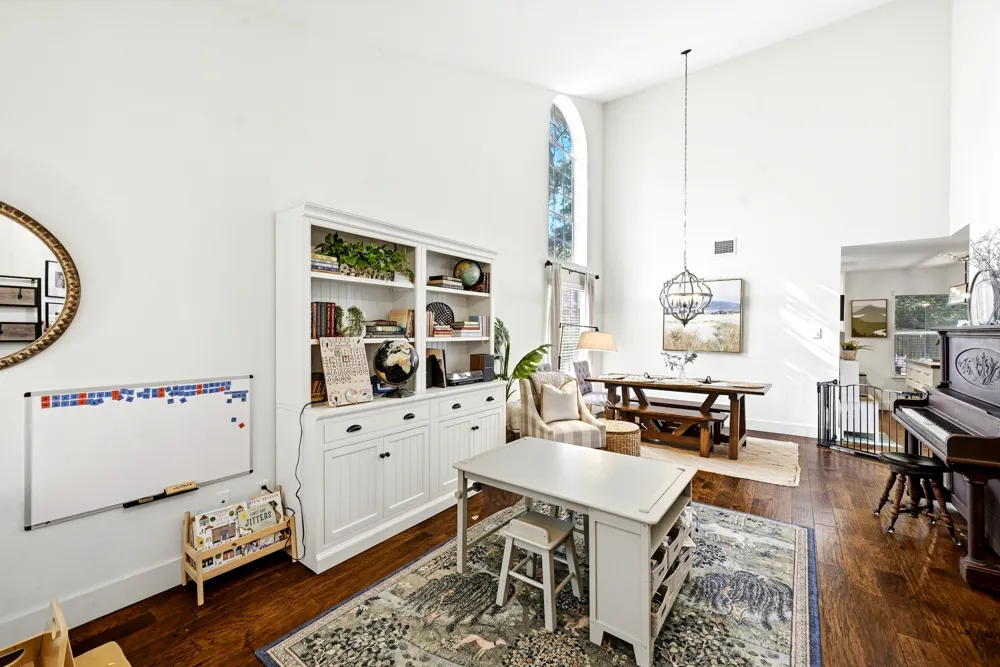 8014 Doe Meadow Drive Austin, TX 78749