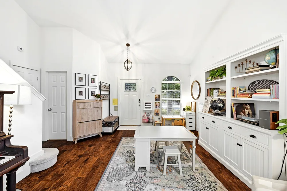 8014 Doe Meadow Drive Austin, TX 78749