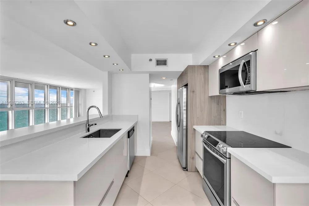 16485 Collins Ave #2136 Sunny Isles Beach, FL 33160