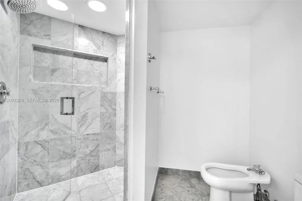 16485 Collins Ave #2136 Sunny Isles Beach, FL 33160