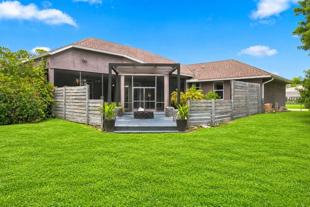 9176 190th Street Loxahatchee, FL 33470