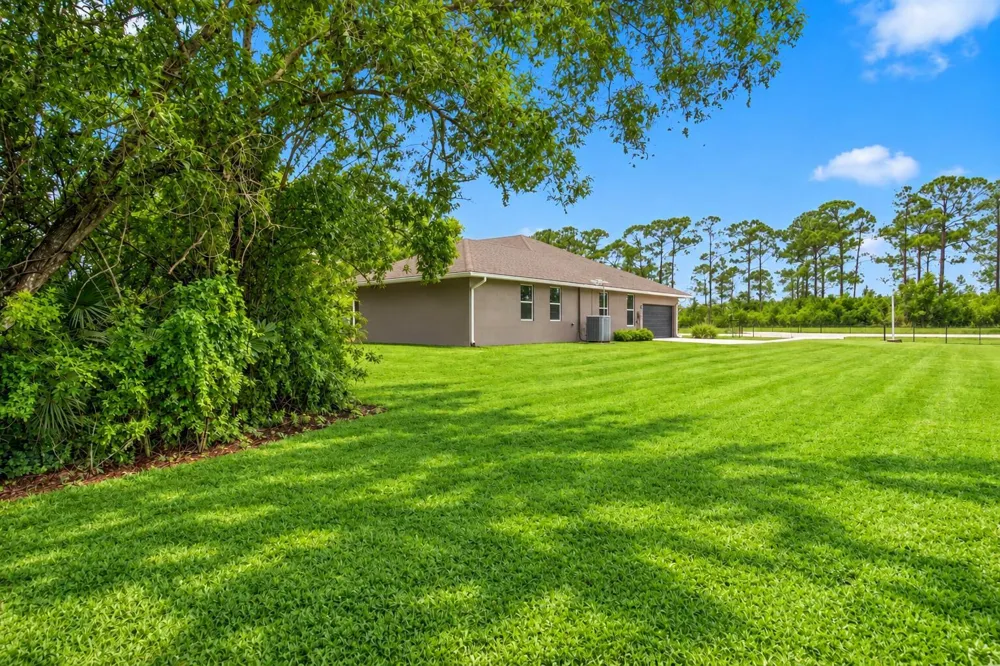 9176 190th Street Loxahatchee, FL 33470
