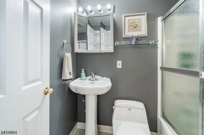 1601 Raritan Rd Clark, NJ 07066