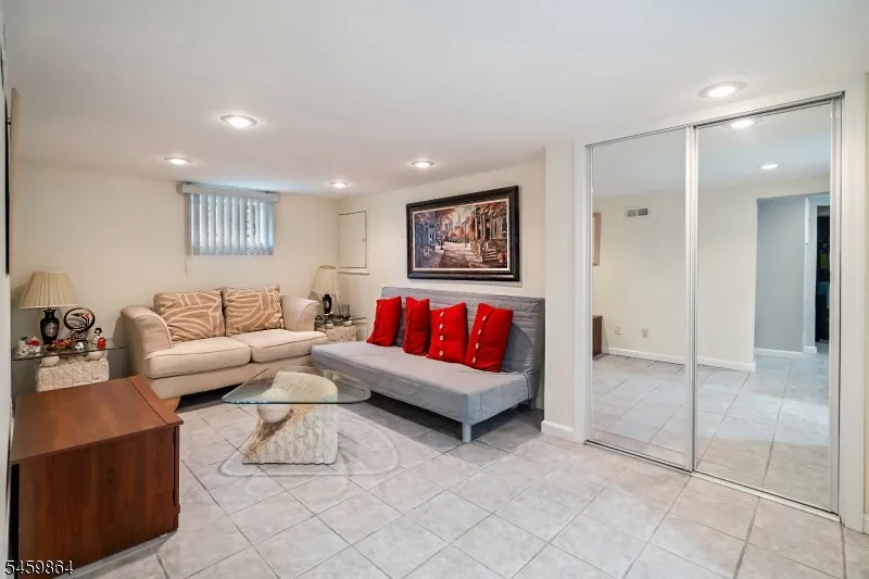 1601 Raritan Rd Clark, NJ 07066