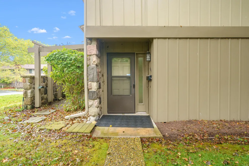 3844 Greenleaf Circle Kalamazoo, MI 49008