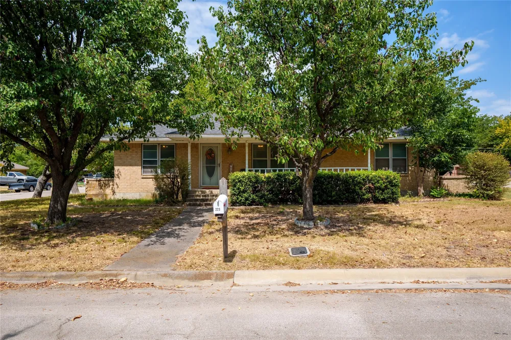 223 Hillcrest Street Sanger, TX 76266