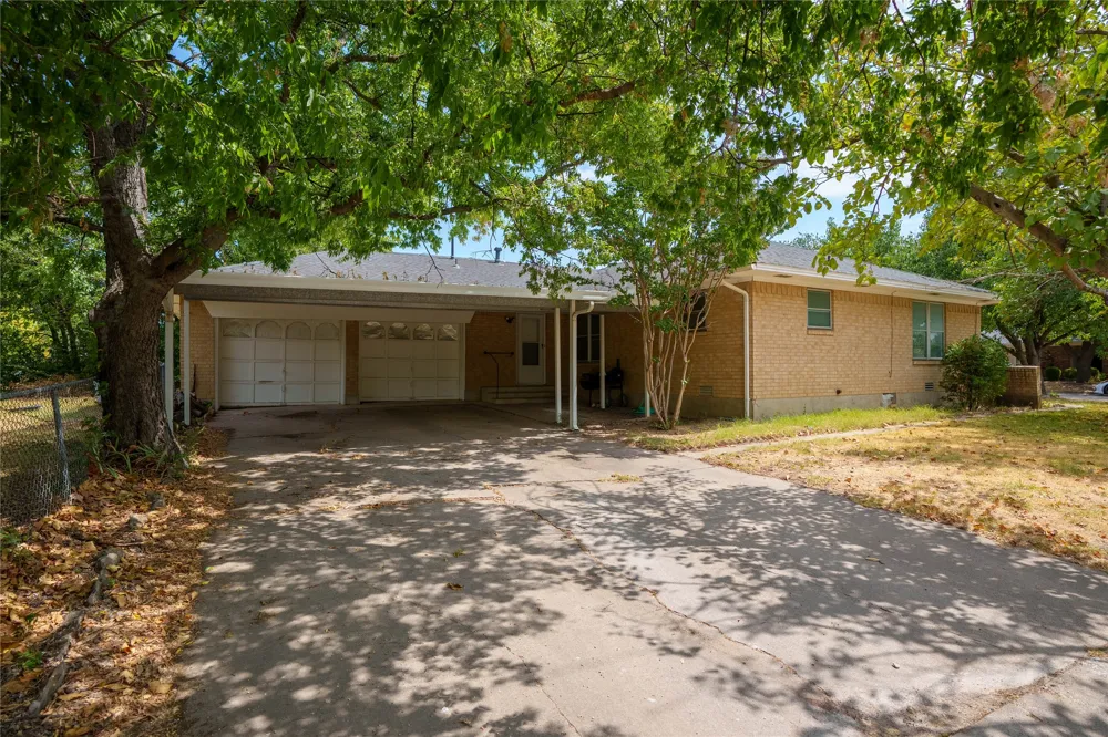223 Hillcrest Street Sanger, TX 76266