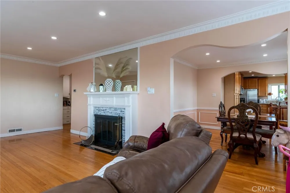 4427 W 60th Los Angeles, CA 90043