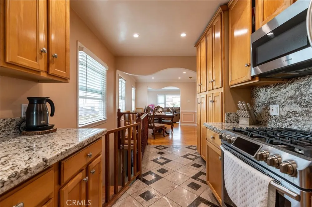 4427 W 60th Los Angeles, CA 90043