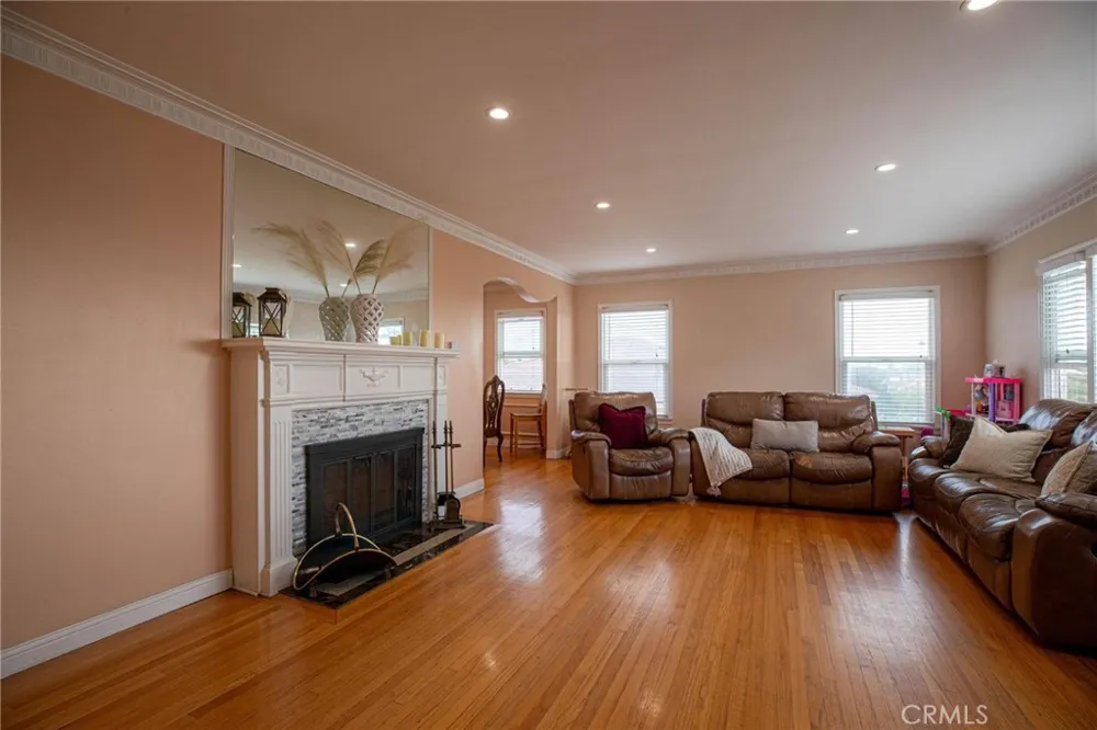 4427 W 60th Los Angeles, CA 90043