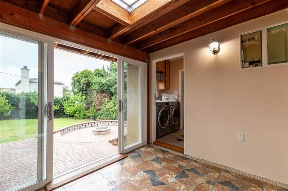 4427 W 60th Los Angeles, CA 90043