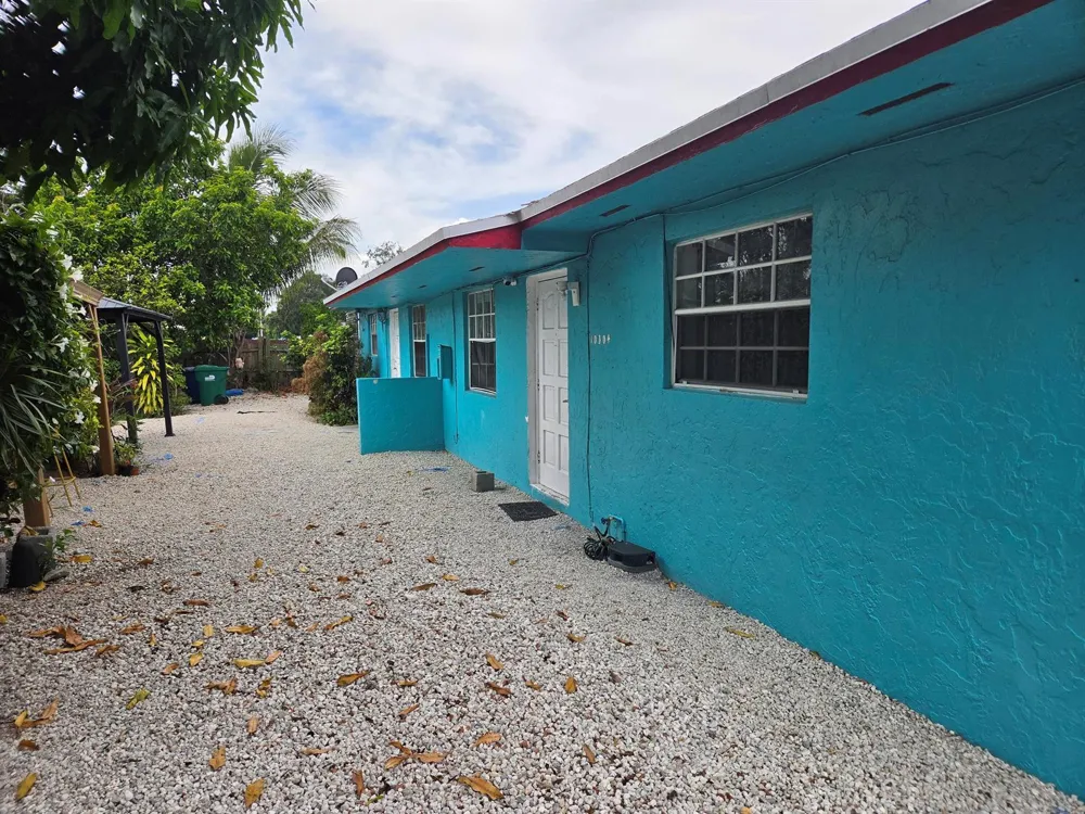 10304 NW 10TH AVENUE Miami, FL 33150