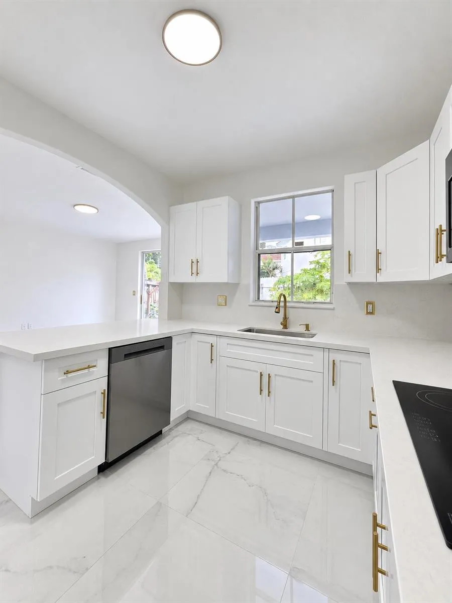 15430 SW 38TH TERRACE Miami, FL 33185