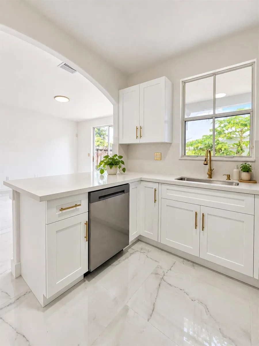 15430 SW 38TH TERRACE Miami, FL 33185