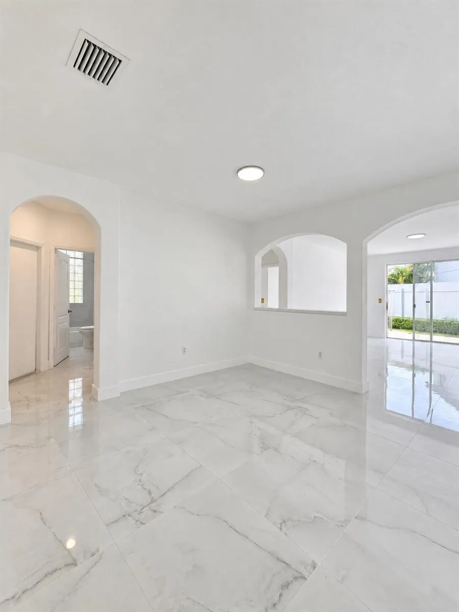 15430 SW 38TH TERRACE Miami, FL 33185